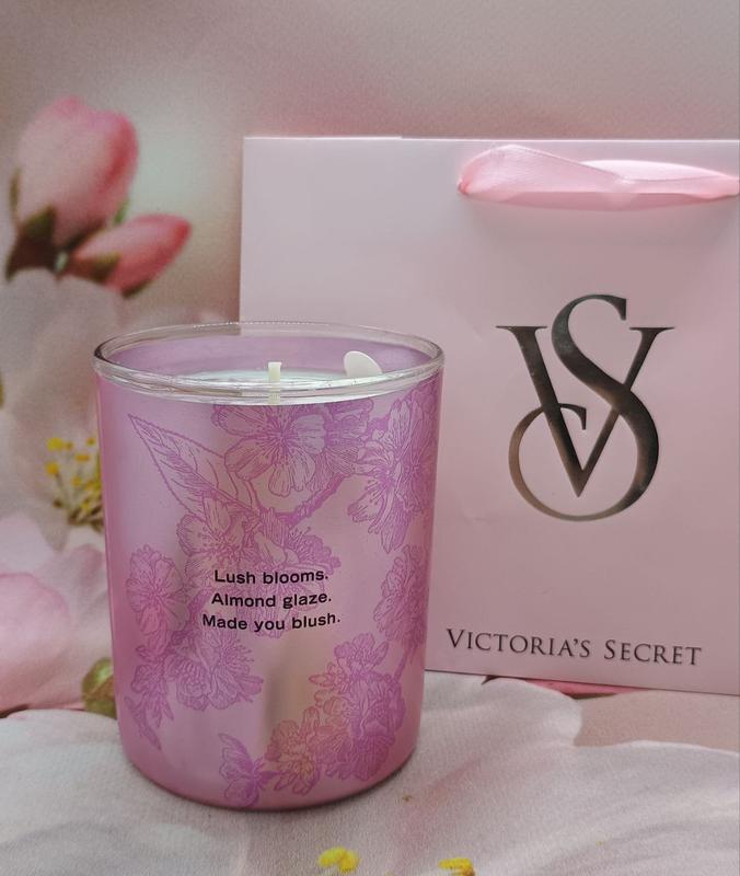Velvet Petals Scented Candle