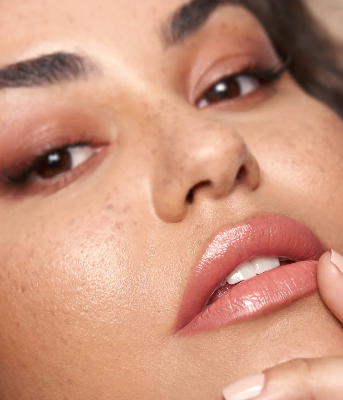 POWER BULLET CREAM GLOW HYDRATING LIPSTICK- Honey Bun