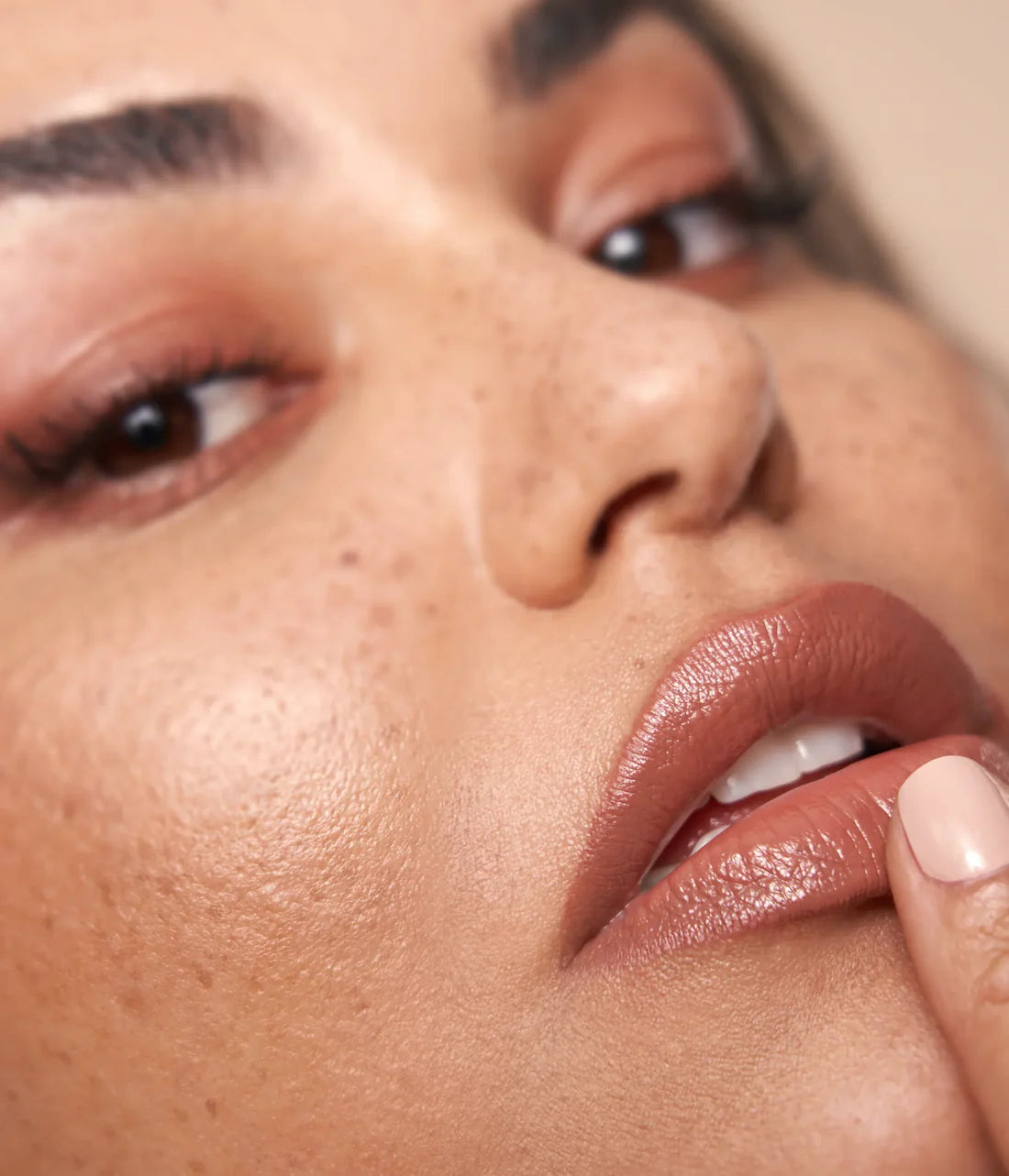POWER BULLET CREAM GLOW HYDRATING LIPSTICK- Money Maker